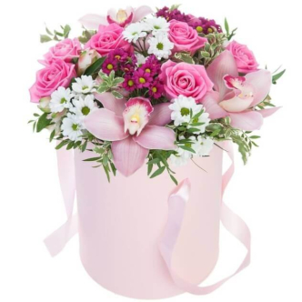 цветы в розовой коробке
